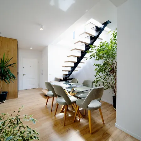 City View Penthouse With Private Veranda Apartmán